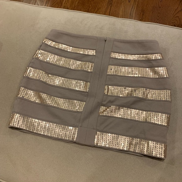 Express mini skirt, gold and tan stripes, size 2 - Picture 2 of 8